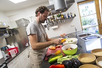 Schonende Zubereitung der Lebensmittel (c) Oliver Farys (Bio-Hotel Oswalda Hus - Kleinwalsertal Hote