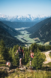 Aufstieg zum Gipfel bei herrlichem Bergwetter (c) Agentur Giggle (Hotel Quelle) Aufstieg zum Gipfel bei herrlichem Bergwetter (c) Agentur Giggle (Hotel Quelle)