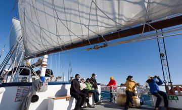 Erlebnisspezialist Wikinger Reisen kombiniert kurze Segeltörns und aktive Naturerlebnisse an Land.
