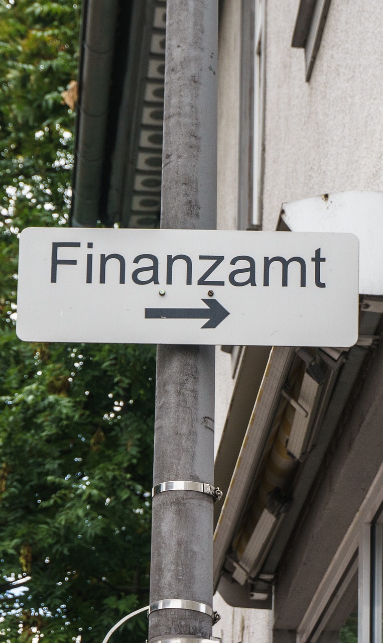 Beim Abzugsverfahren wird die Lohnsteuer direkt an das Finanzamt abgeführt (Bildquelle: pixabay)