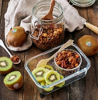 Granola mit Green Kiwi / Zespri Granola mit Green Kiwi / Zespri