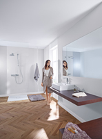 Berührungslose Armaturen sind die ideale Lösung für das Familienbad. Foto: Hansa Armaturen GmbH Berührungslose Armaturen sind die ideale Lösung für das Familienbad. Foto: Hansa Armaturen GmbH