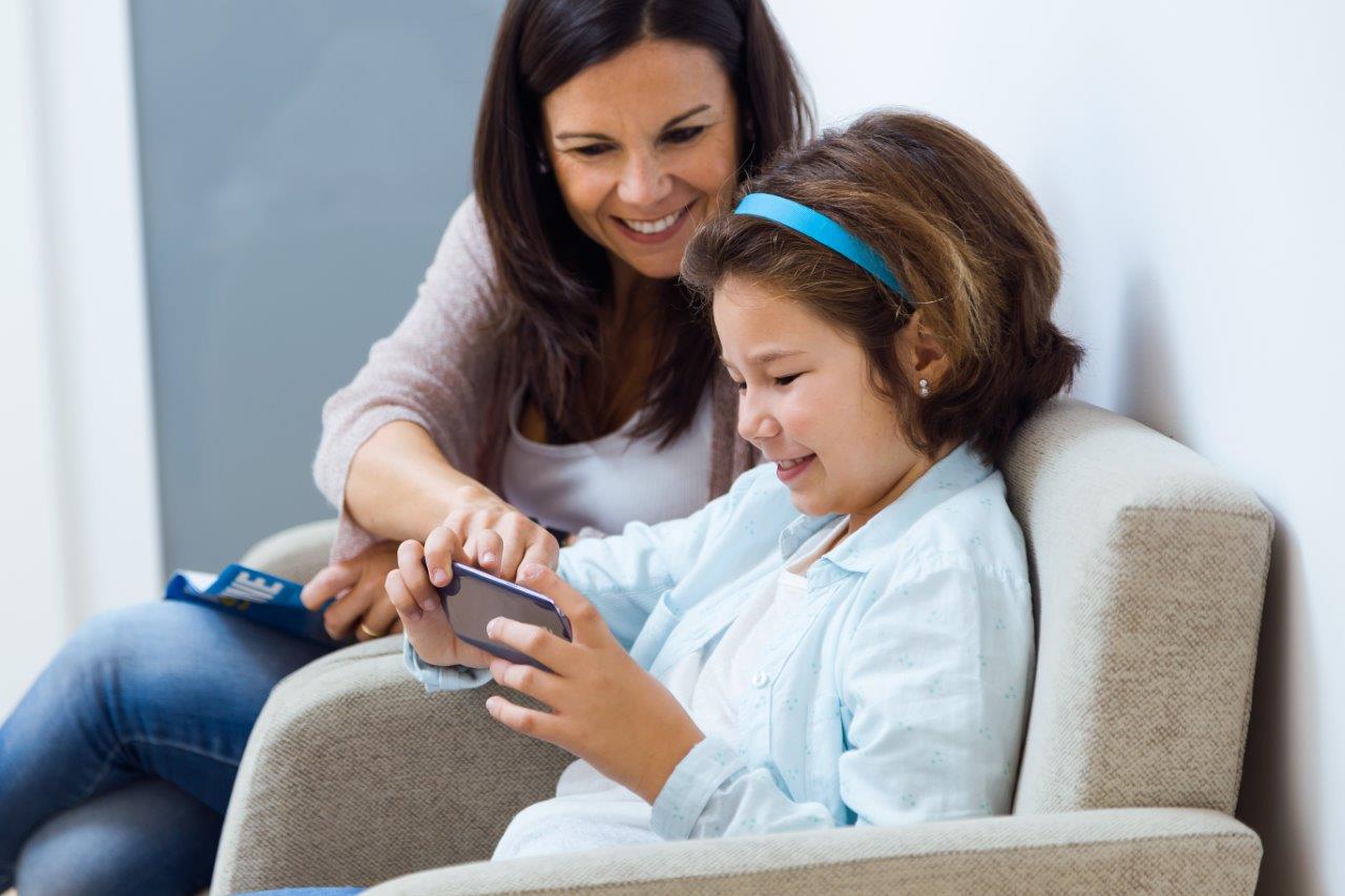 Patienten nutzen WLAN im Wartezimmer (c) Socialwave GmbH