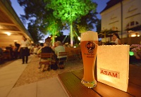 Gemütlicher Abend im Biergarten (Hotel Asam)