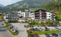 Außenansicht bei Tag (WohlfühlHotel Schiestl)
