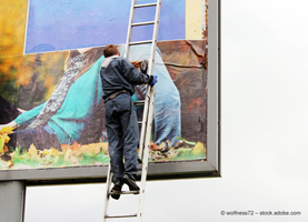 Plakatwände sorgen für eine ständige Erneuerung des Stadtbildes. Foto: wolfness72 – stock.adobe.com