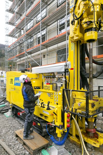 Das neue Bohrgerät setzte i+R beim Wohnbauprojekt „Seeblick“ in Lochau-Süd ein.(c)Mathis Das neue Bohrgerät setzte i+R beim Wohnbauprojekt „Seeblick“ in Lochau-Süd ein.(c)Mathis