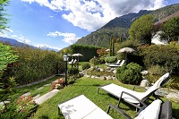 Liegen mit Bergpanorama (c) Marion Lafogler (Hotel Rössl)