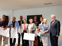 Finalisten 2019, Sponsor Dr. Rembold, 1. Vorsitzende Dr. Furch, Juryvorsitzende Dr. Oberkampf Finalisten 2019, Sponsor Dr. Rembold, 1. Vorsitzende Dr. Furch, Juryvorsitzende Dr. Oberkampf