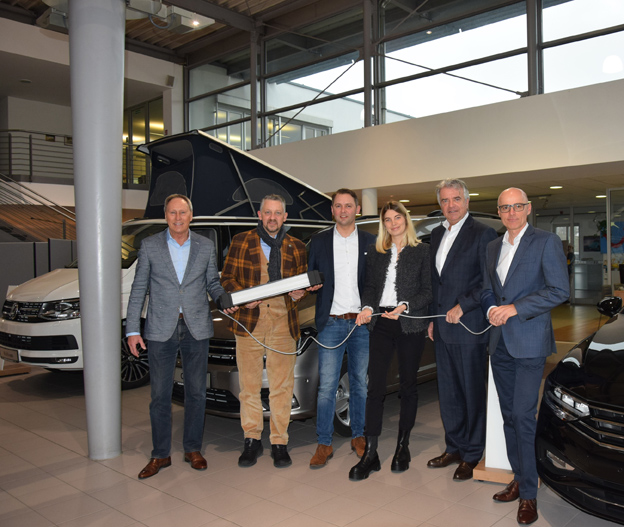 v.l.n.r.: Robert Maiwald, Thomas Huber, Dr. Andreas Lenz, Laura Grill, Fritz Grill und Roman Teufl ( v.l.n.r.: Robert Maiwald, Thomas Huber, Dr. Andreas Lenz, Laura Grill, Fritz Grill und Roman Teufl (