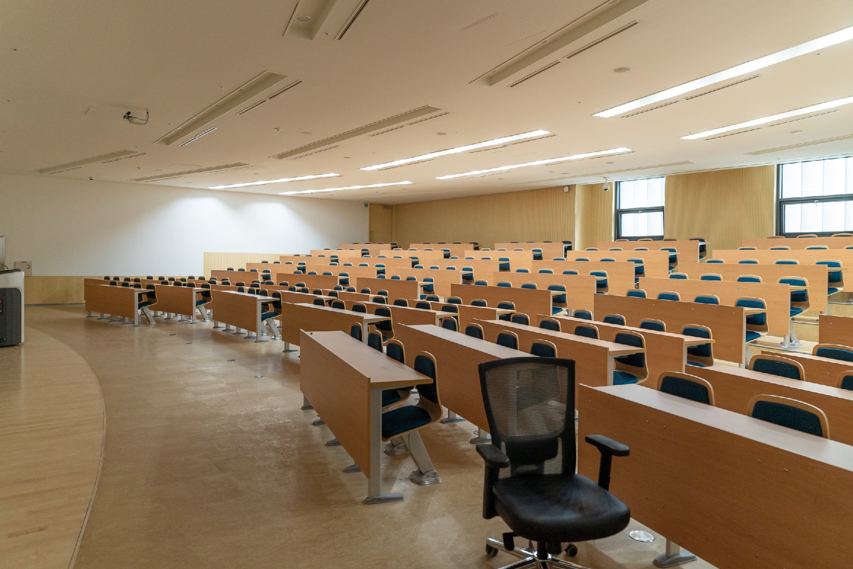Leere Vorlesungsräume an deutschen Hochschulen (Bildquelle: Photo by Changbok Ko on Unsplash) Leere Vorlesungsräume an deutschen Hochschulen (Bildquelle: Photo by Changbok Ko on Unsplash)