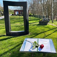Buch zum Gedenken an Verstorbene auf dem Friedhof Buch zum Gedenken an Verstorbene auf dem Friedhof