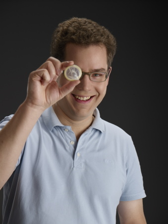 In Zeiten von Corona verkauft Jan Vinzenz Krause mehr Kondome als sonst.