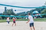 Beachvolleyball mit der Familie (c) Mario Zaunschirm (Wahaha Paradise)