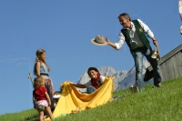 Hotelier Ernst Mayer bringt in der Alpenrose alle unter ein Dach!