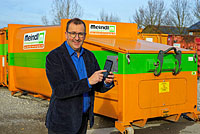 Reinhard Meindl ist einer der weltweit ersten Aufsteller von digitalisierten Presscontainern Reinhard Meindl ist einer der weltweit ersten Aufsteller von digitalisierten Presscontainern