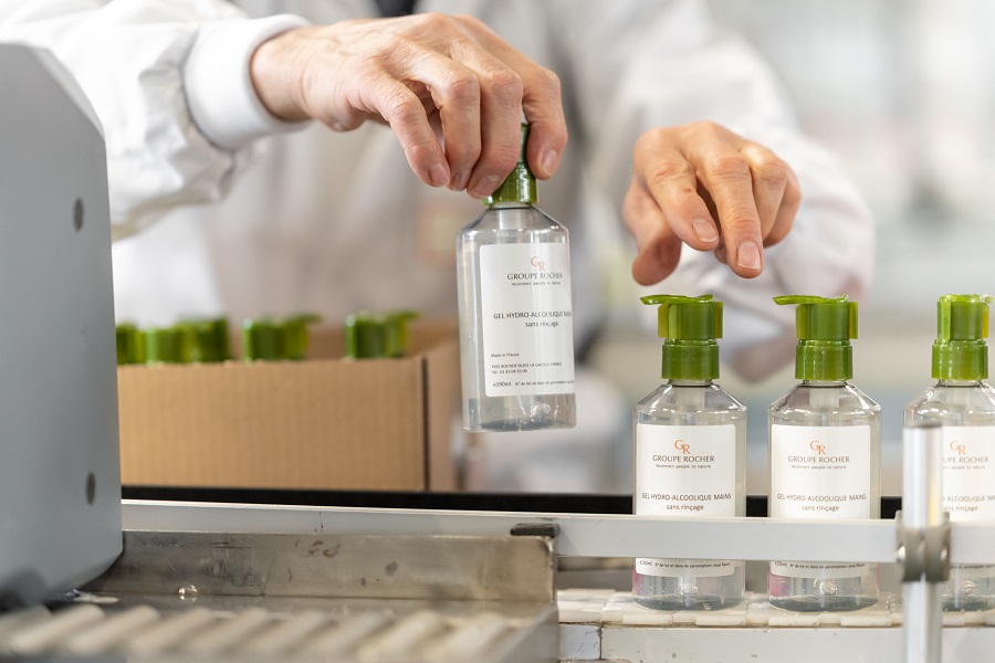 Corona-Krise: Produktionsumstellung bei Marke Yves Rocher - Herstellung von hydroalkoholischem Gel Corona-Krise: Produktionsumstellung bei Marke Yves Rocher - Herstellung von hydroalkoholischem Gel