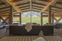 Entspannt vom Ruhebereich in die herrliche Natur blicken (Vitalhotel Sonnenhof)