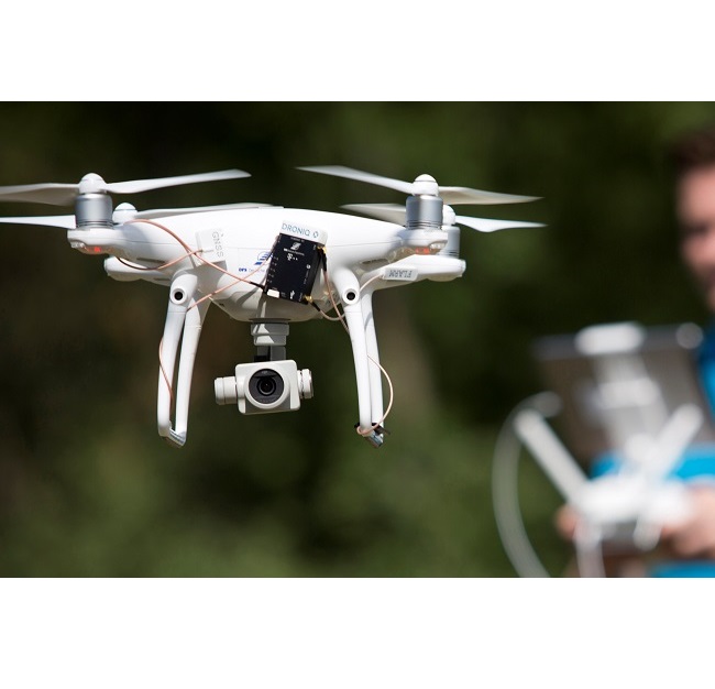 Drohne mit Hook-on-Device für das UTM-System der DFS (Bildquelle: Deutsche Flugsicherung GmbH)