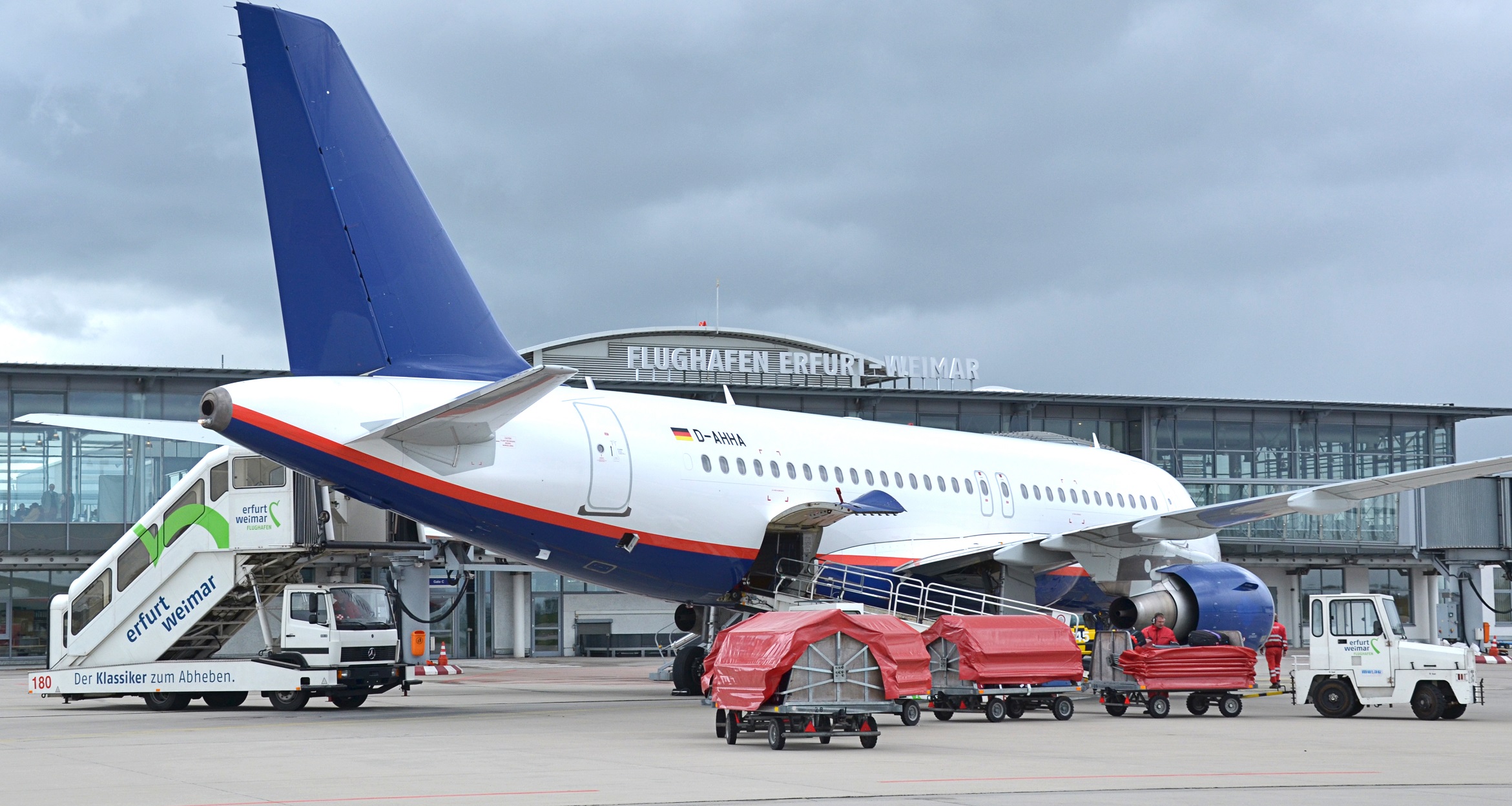 Auf dem Flughafen Erfurt rollen bald elektrifizierte, leise und saubere Vorfeldfahrzeuge. (Bildquell