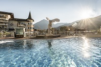 Outdoor Pool mit Blick auf das herrliche Bergpanorama (Posthotel Achenkirch) Outdoor Pool mit Blick auf das herrliche Bergpanorama (Posthotel Achenkirch)