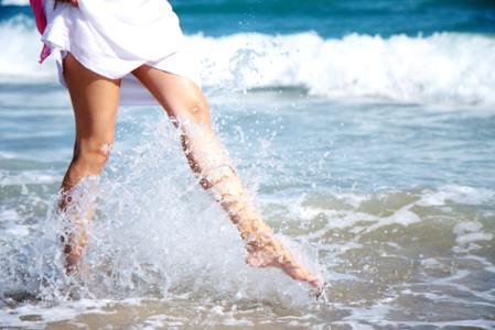 Den Sommer unbeschwert genießen mit gesunden Sommerbeinen (Bildquelle:©AdobeStock / drubig-photo) Den Sommer unbeschwert genießen mit gesunden Sommerbeinen (Bildquelle:©AdobeStock / drubig-photo)