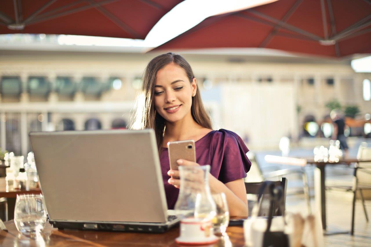Über die Online-Speisekarte Bestellungen mit dem Smartphone aufgeben (c) Socialwave GmbH