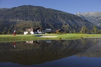 Golfspieler mit Bergkulisse (Wanderhotel Gassner)