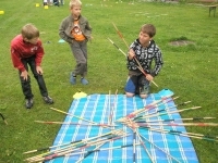 Kinder beim Mikado Kinder beim Mikado