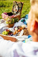 Gemütliches Picknick im Grünen (c) RB Dittrich (Castello Königsleiten)