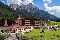 Romantisch wie ein Märchenschloss - der Laterndl Hof (c) Peter Zotz (Romantik Resort & Spa)