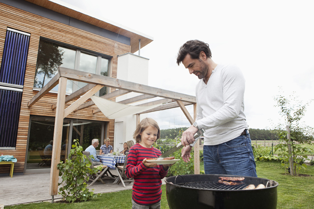 Wer in der Natur grillt, sollte den Platz so verlassen, wie er davor aussah. (Bildquelle: ERGO Group Wer in der Natur grillt, sollte den Platz so verlassen, wie er davor aussah. (Bildquelle: ERGO Group