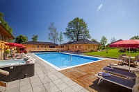 Aussenbereich im Sommer im Bergerbad (Ruperti Hotels)