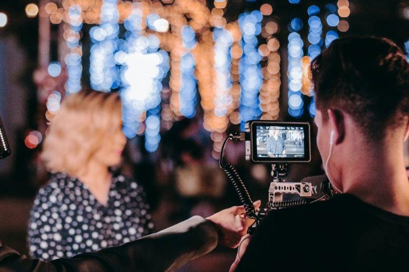 Ein Kameramann bringt dynamische Perspektiven in Online-Events (c) Eventnet GmbH Ein Kameramann bringt dynamische Perspektiven in Online-Events (c) Eventnet GmbH