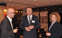 v.l.n.r. Steffen Heil, Geschäftsführer ISM Stuttgart, Senator Daiger, Beate Daiger