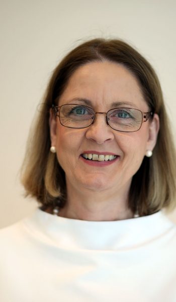 Verfasst einen Ratgeber zum Thema Schwindel: die Ergotherapeutin Heike Christmann Verfasst einen Ratgeber zum Thema Schwindel: die Ergotherapeutin Heike Christmann
