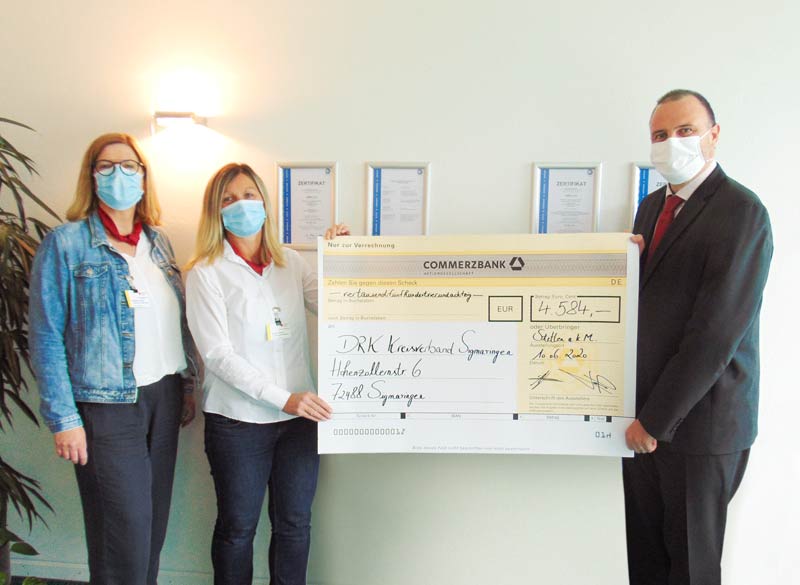 Claudia Fontion und Evelin Huber (von links) bedanken sich bei Geschäftsführer Jorge Pons (rechts) Claudia Fontion und Evelin Huber (von links) bedanken sich bei Geschäftsführer Jorge Pons (rechts)