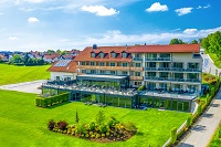 Das Wellnesshotel Landrefugium Obermüller im Sommer (Landrefugium Obermüller)