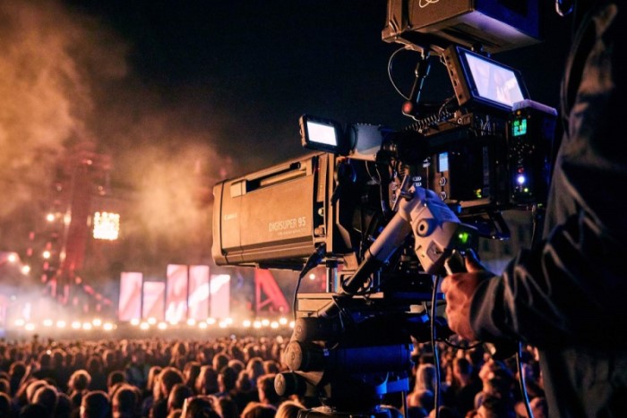 Der Frankfurter Live Streaming Anbieter überzeugt mit hautnahen Erlebnissen auf allen Geräten. Der Frankfurter Live Streaming Anbieter überzeugt mit hautnahen Erlebnissen auf allen Geräten.