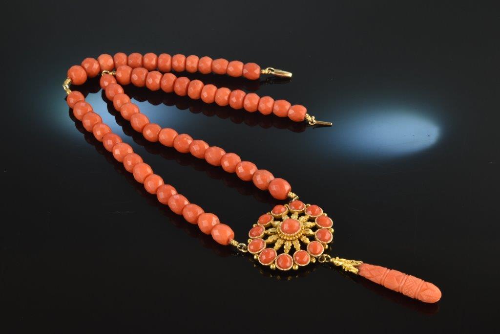 Koralle liegt im Trend - wie dieses seltene Collier aus Neapel um 1830, Die Halsbandaffaire