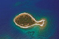 Fischförmige Insel Gaz, Foto: KZT/Renco Kosinozic Fischförmige Insel Gaz, Foto: KZT/Renco Kosinozic