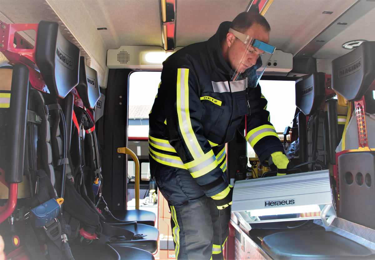 Die UV-Disinfection Chamber und das UV Handheld Disinfection System sind hochwirksam und einfach zu Die UV-Disinfection Chamber und das UV Handheld Disinfection System sind hochwirksam und einfach zu