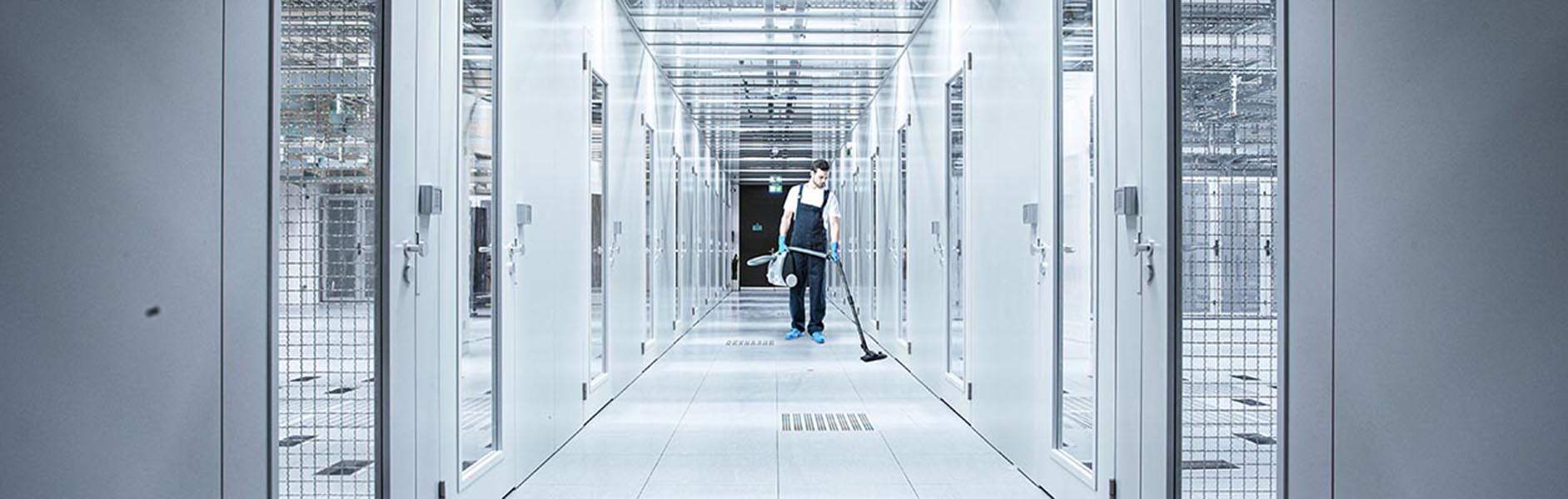 „RZ-Reinigung“ verbessert Key-Performance-Indikatoren von Rechenzentren (c) SCHÄFER Werke GmbH „RZ-Reinigung“ verbessert Key-Performance-Indikatoren von Rechenzentren (c) SCHÄFER Werke GmbH