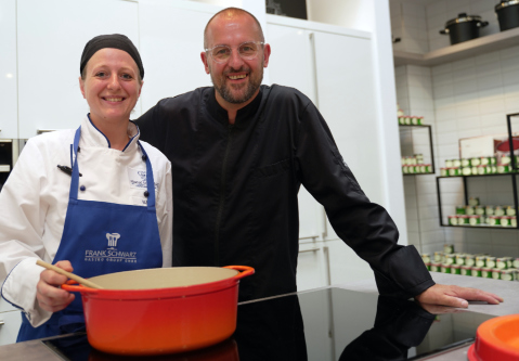 Küchendirektor Roger Achterath und Köchin Ulrike Plate. © Holger Bernert
