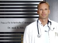 Patienten fragen sich: Ist die Fettwegspritze genau so effektiv wie klassische Fettabsaugung?
