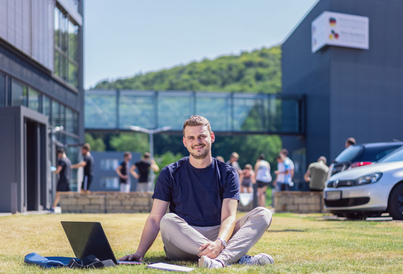 In Deutschland gibt es immer mehr dual Studierende In Deutschland gibt es immer mehr dual Studierende