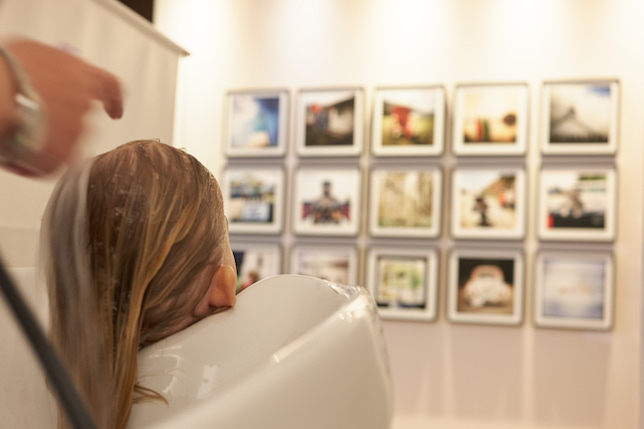 Corona-Idee: Fashion-Friseure Tomco simulieren Normalität mit Foto-Kunst von Thomas Bergbold.