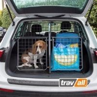 Mit einem Gitterset von Travall wird der Hund auf Reisen gesichert.© Travall Mit einem Gitterset von Travall wird der Hund auf Reisen gesichert.© Travall