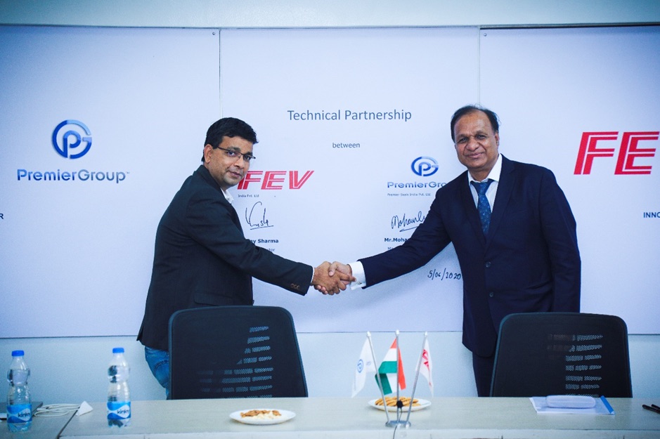 Vijay Sharma, CEO FEV India (l.) und Mohan Gupta, Geschäftsführender Direktor Premier Group (r.)