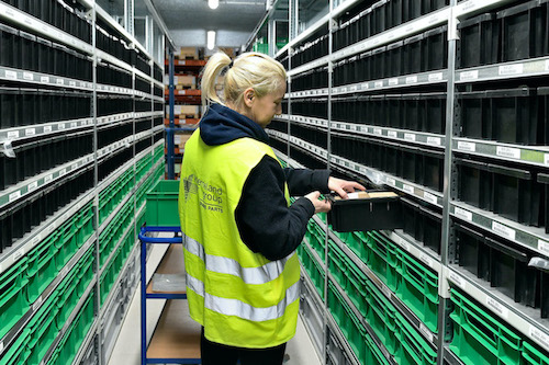 Vereinfachtes Lagermanagement dank der farbigen Kunststoffbehälter von Gamma-Wopla. Vereinfachtes Lagermanagement dank der farbigen Kunststoffbehälter von Gamma-Wopla.
